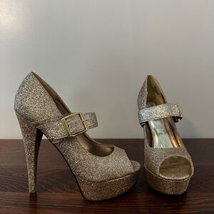 Steve Madden P-Saassi Gold Glitter Pumps